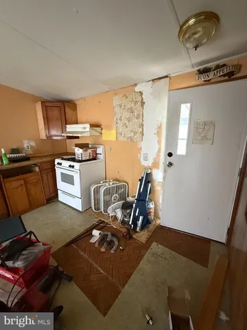 a very nice looking room with a chair