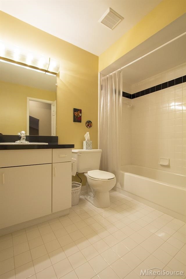 22310 River Ridge Trail Farmington, MI 48335 - Photo 21 of 25 31186319-20.JPG