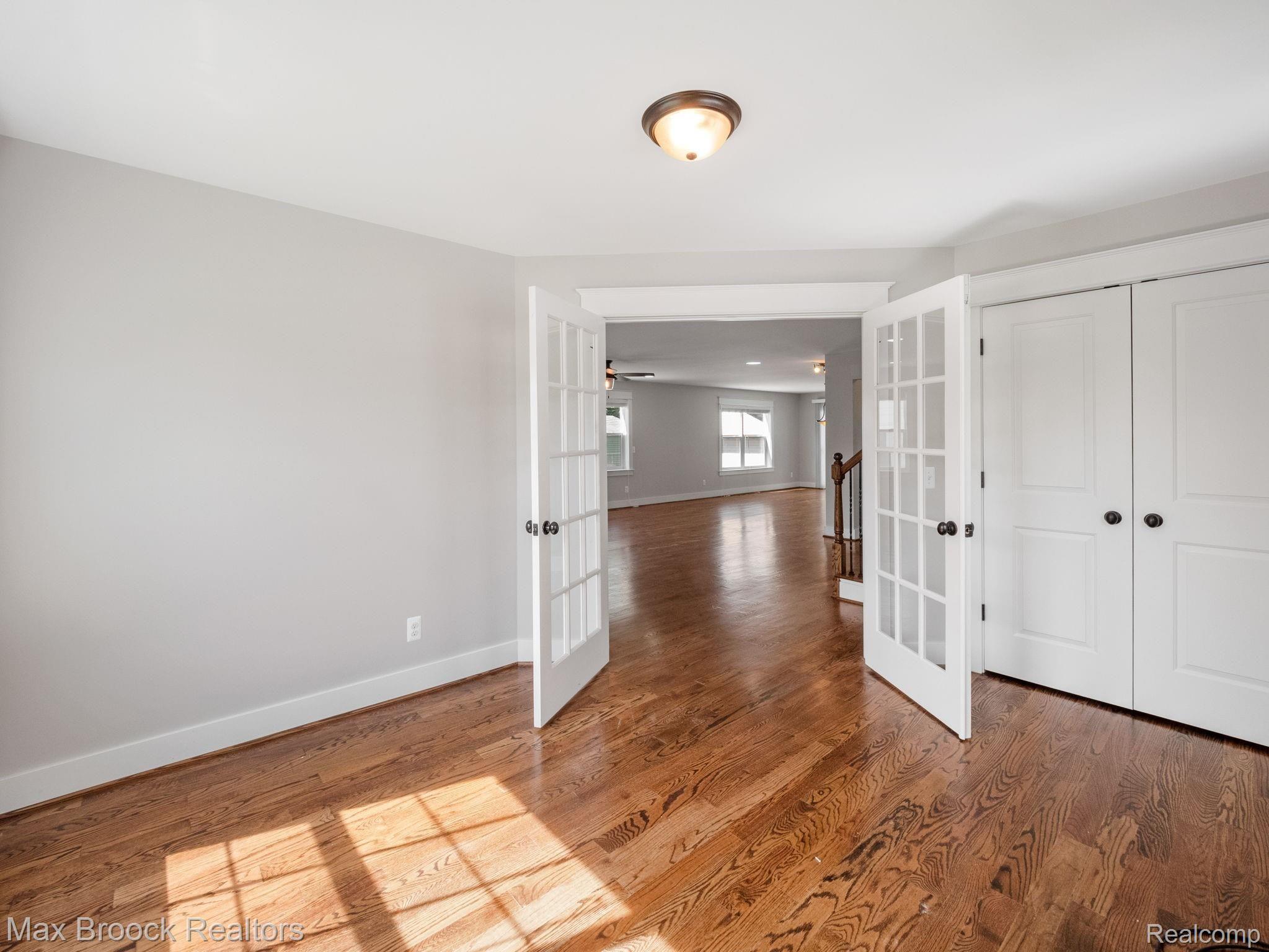 3605 Durham Road Royal Oak, MI 48073 - Photo 15 of 35 P1511644.jpg