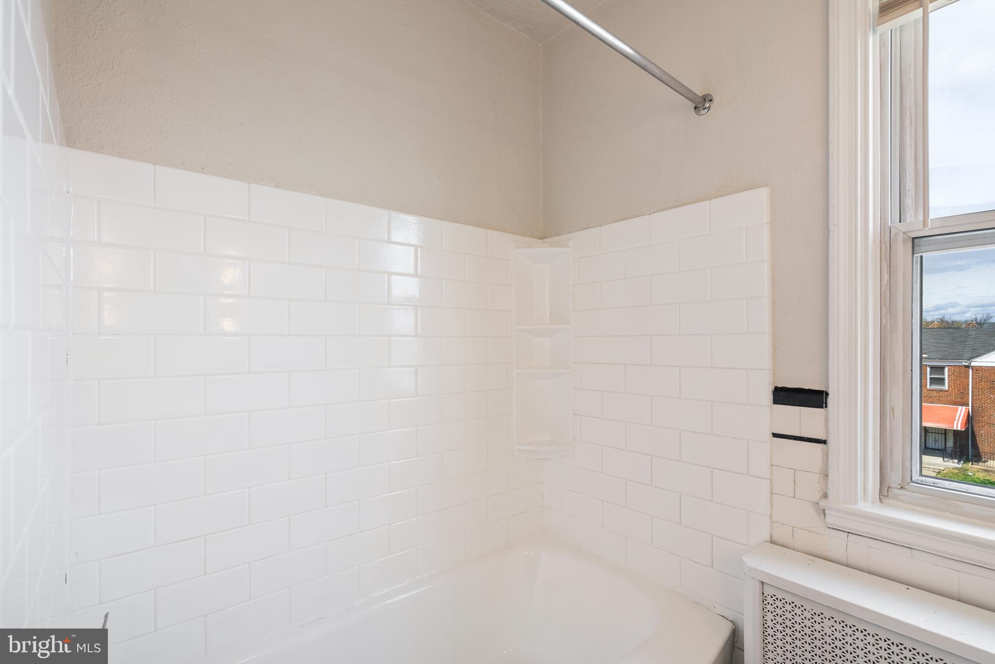 1617 Northwick Road Baltimore, MD 21218 - Photo 23 of 32 a bathroom with a bathtub