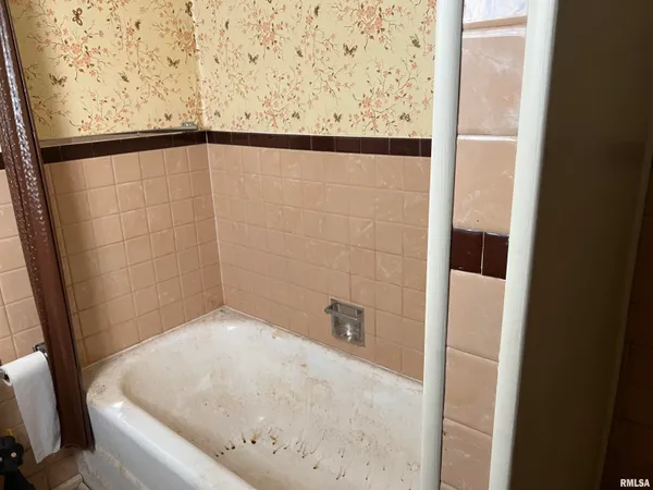 $29,900 | 361 East Douglas Avenue, Jacksonville, IL 62650