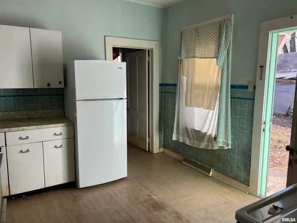 $29,900 | 361 East Douglas Avenue, Jacksonville, IL 62650
