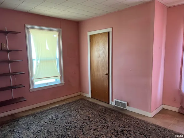 $29,900 | 361 East Douglas Avenue, Jacksonville, IL 62650