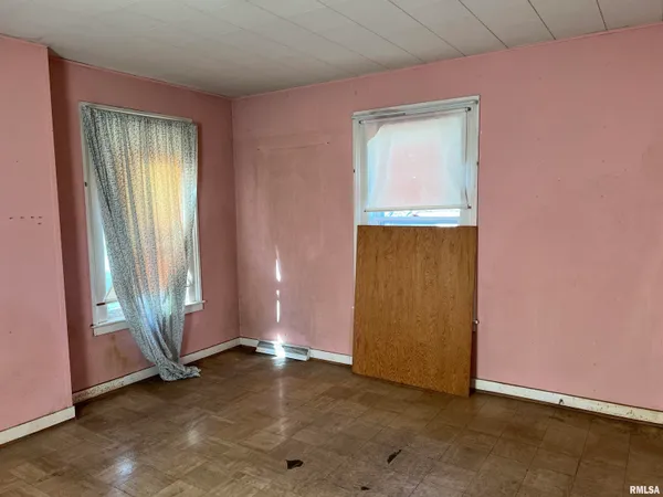 $29,900 | 361 East Douglas Avenue, Jacksonville, IL 62650