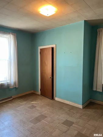 $29,900 | 361 East Douglas Avenue, Jacksonville, IL 62650