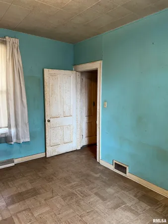 $29,900 | 361 East Douglas Avenue, Jacksonville, IL 62650