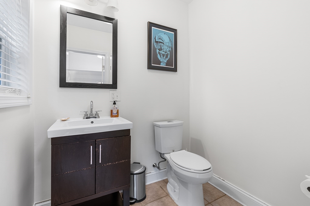 9 Lisbeth Street, Unit 9 Lexington, MA 02421 - Photo 8 of 17