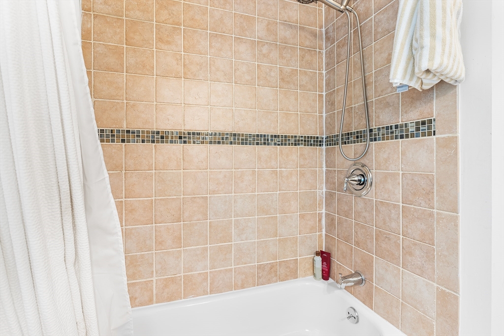 9 Lisbeth Street, Unit 9 Lexington, MA 02421 - Photo 10 of 17