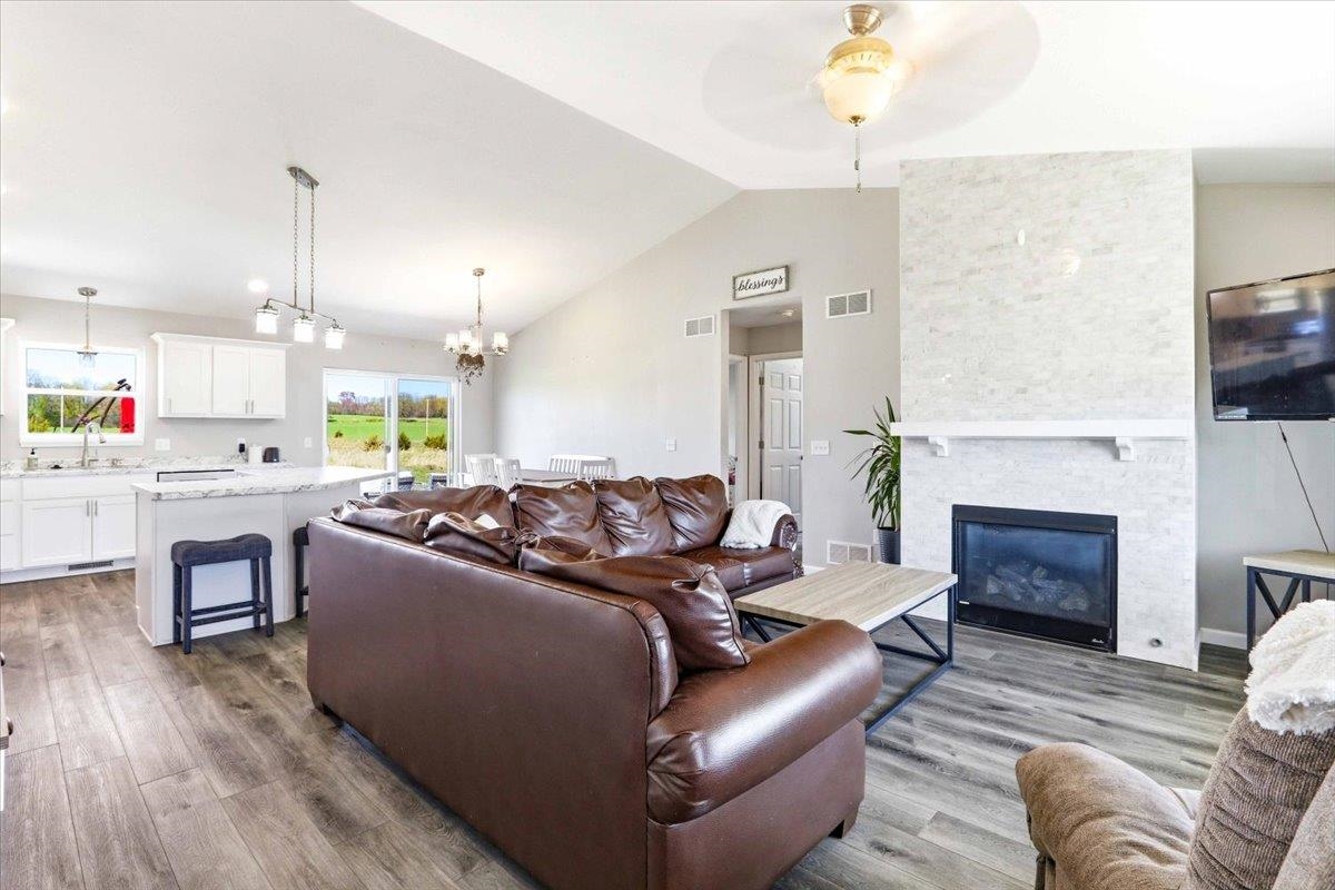 1421 21st Street Baraboo, WI 53913 - Photo 3 of 84