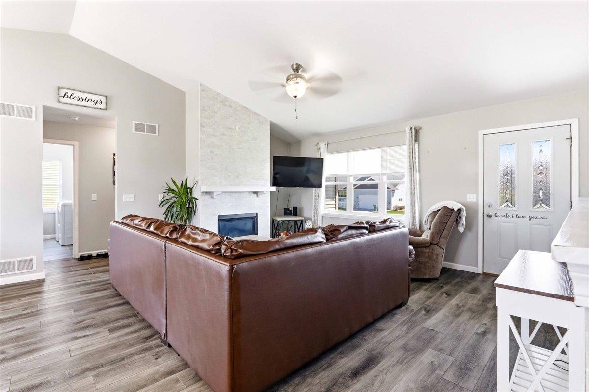 1421 21st Street Baraboo, WI 53913 - Photo 5 of 84