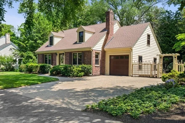 $875,000 | 33 West Shore Drive, Marblehead, MA 01945