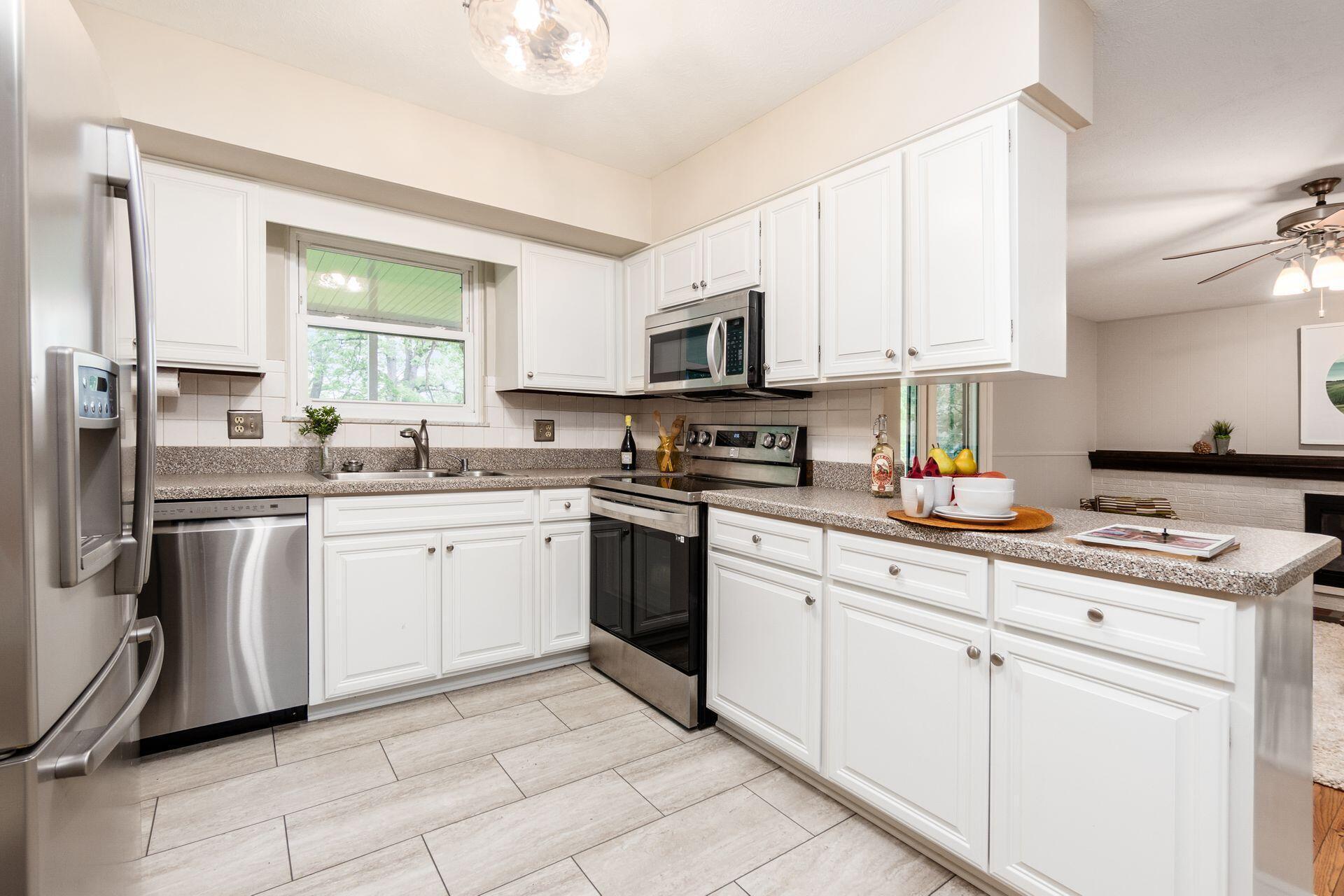 2779 Clifton Road Columbus, OH 43221 - Photo 11 of 37 Kitchen