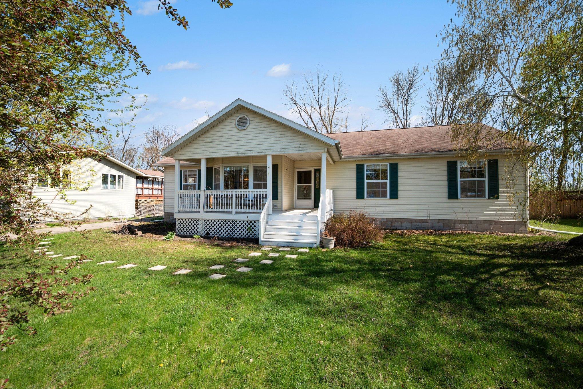 417 Countryside Drive Montgomery, MN 56069 - Photo 1 of 20