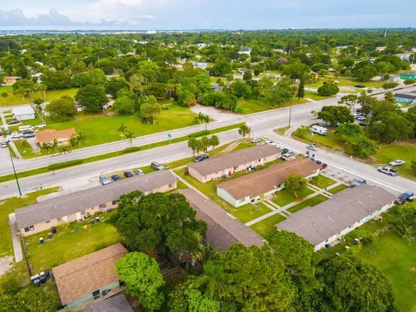 $1,300 | 2506 Ave F, Unit B, Fort Pierce, FL 34947