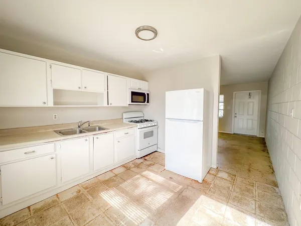 $1,300 | 2506 Ave F, Unit B, Fort Pierce, FL 34947