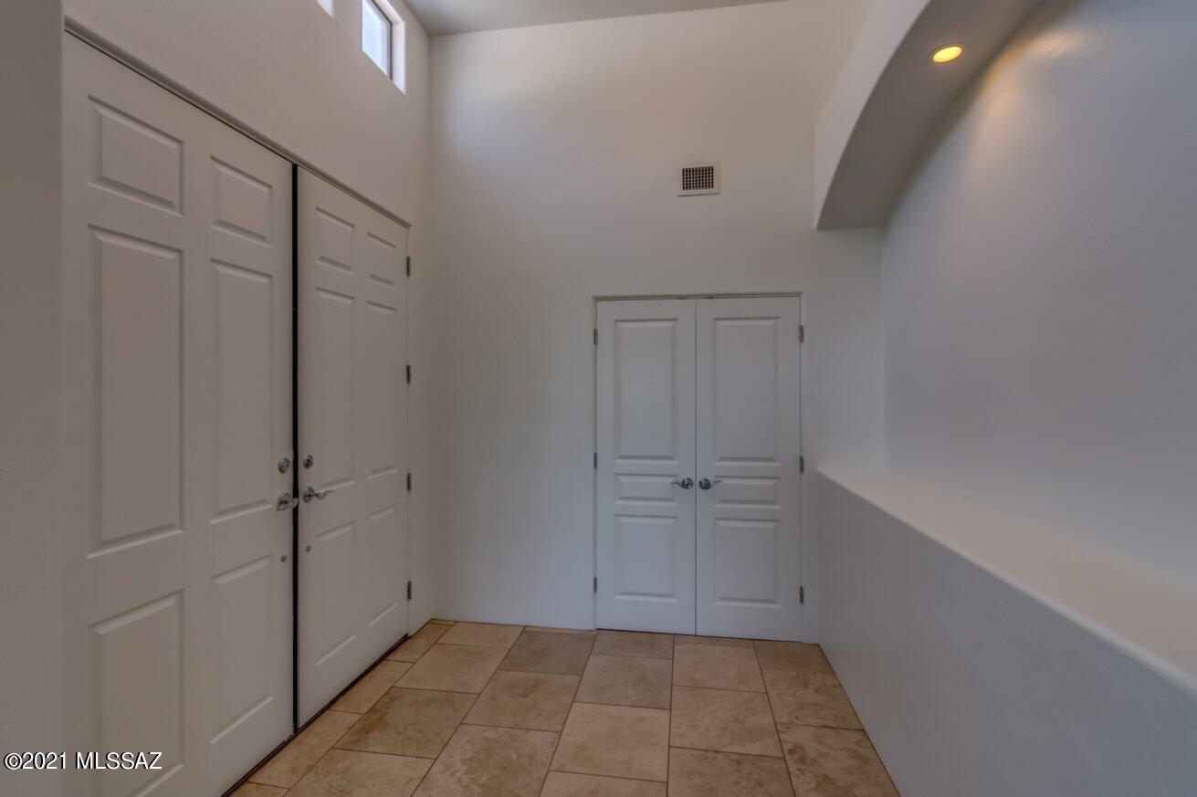 1065 West Panorama Road Tucson, AZ 85704 - Photo 4 of 38 Gallery Image 4