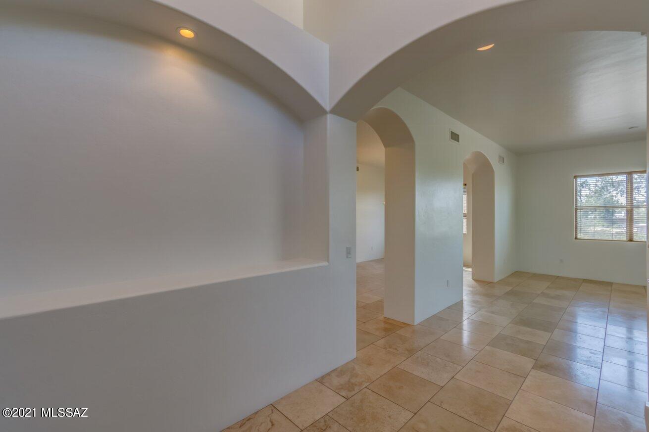 1065 West Panorama Road Tucson, AZ 85704 - Photo 5 of 38 Gallery Image 5