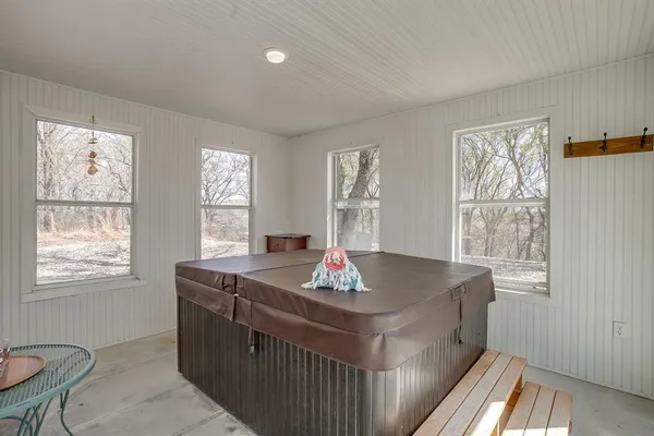 $865,000 | 292 Pam Drive, Chico, TX 76431