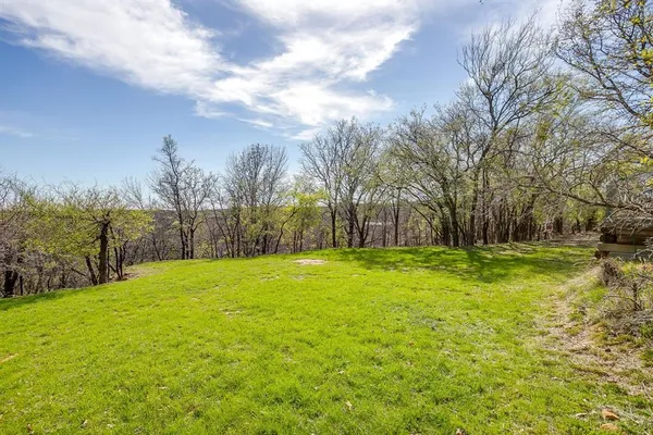 $865,000 | 292 Pam Drive, Chico, TX 76431