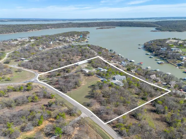 $865,000 | 292 Pam Drive, Chico, TX 76431