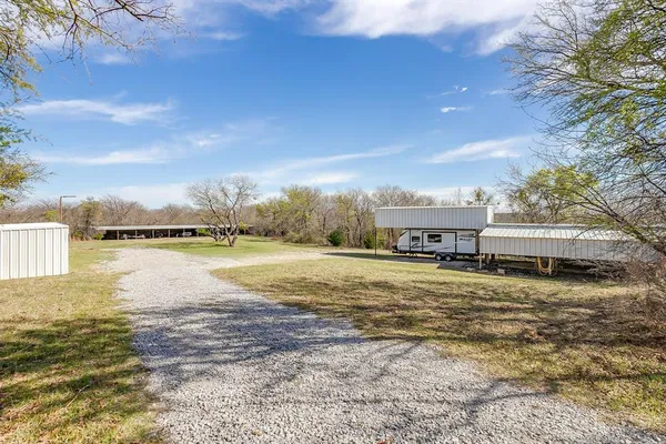 $865,000 | 292 Pam Drive, Chico, TX 76431