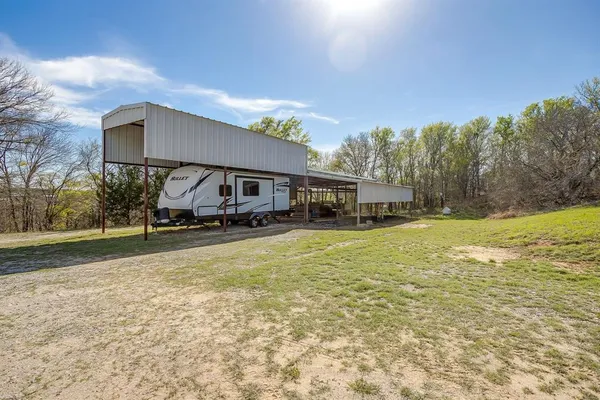 $865,000 | 292 Pam Drive, Chico, TX 76431