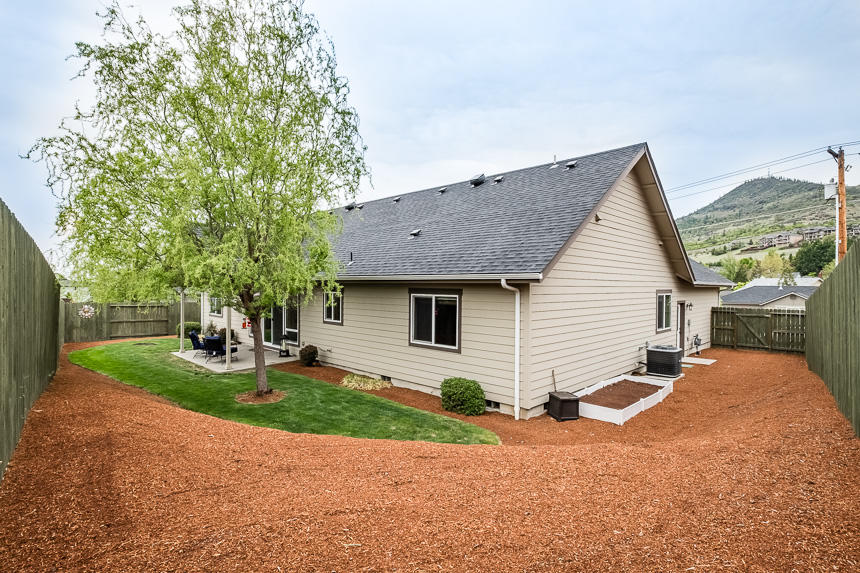 4754 Hillcrest Road Medford, OR 97504 - Photo 33 of 35 4754 Hillcrest-34