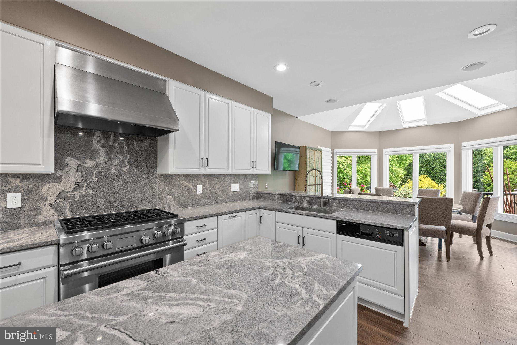 10011 Gary Road Potomac, MD 20854 - Photo 15 of 74