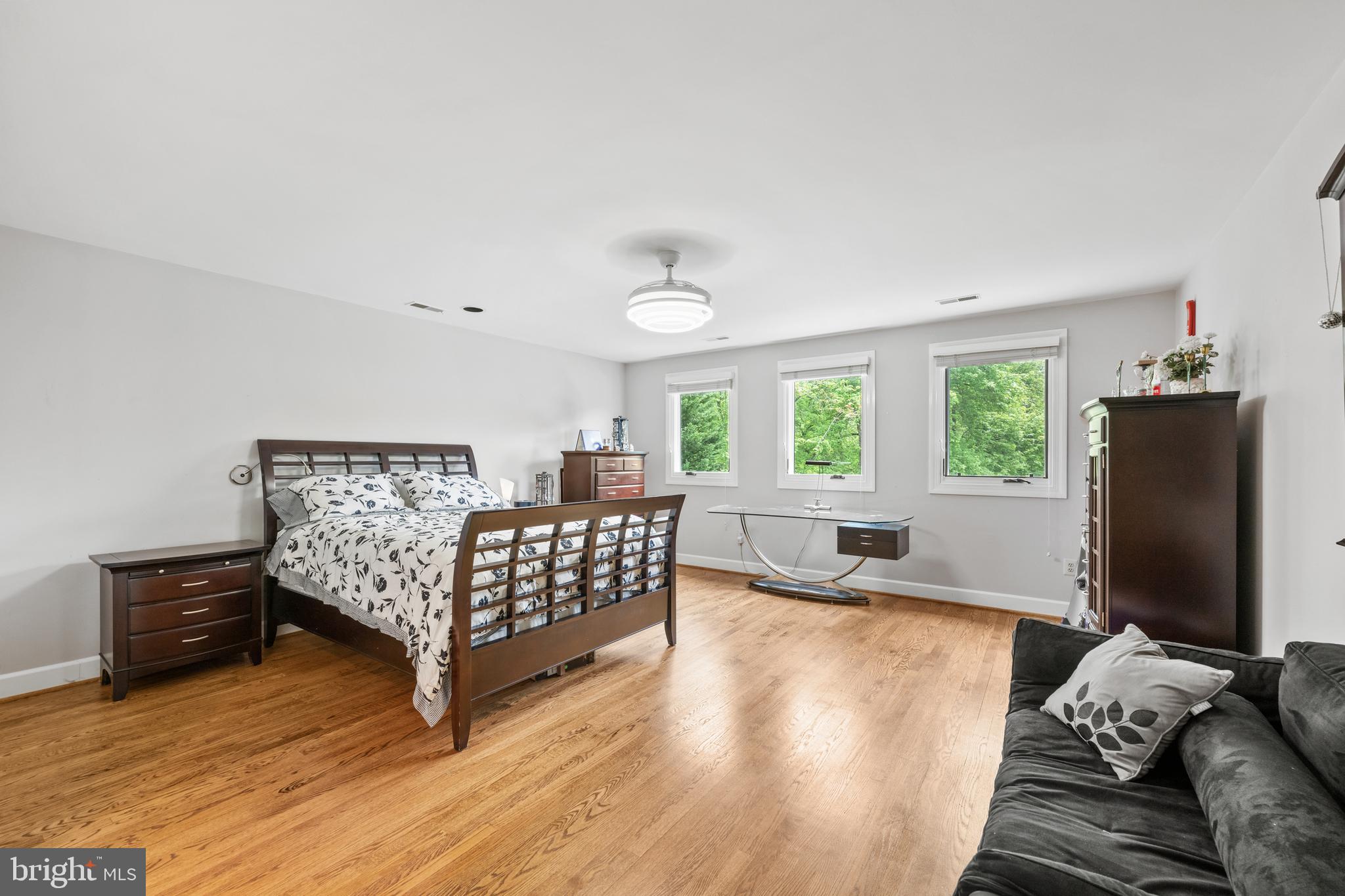 10011 Gary Road Potomac, MD 20854 - Photo 40 of 74 Upper level Bedroom 2 with ensuite bath
