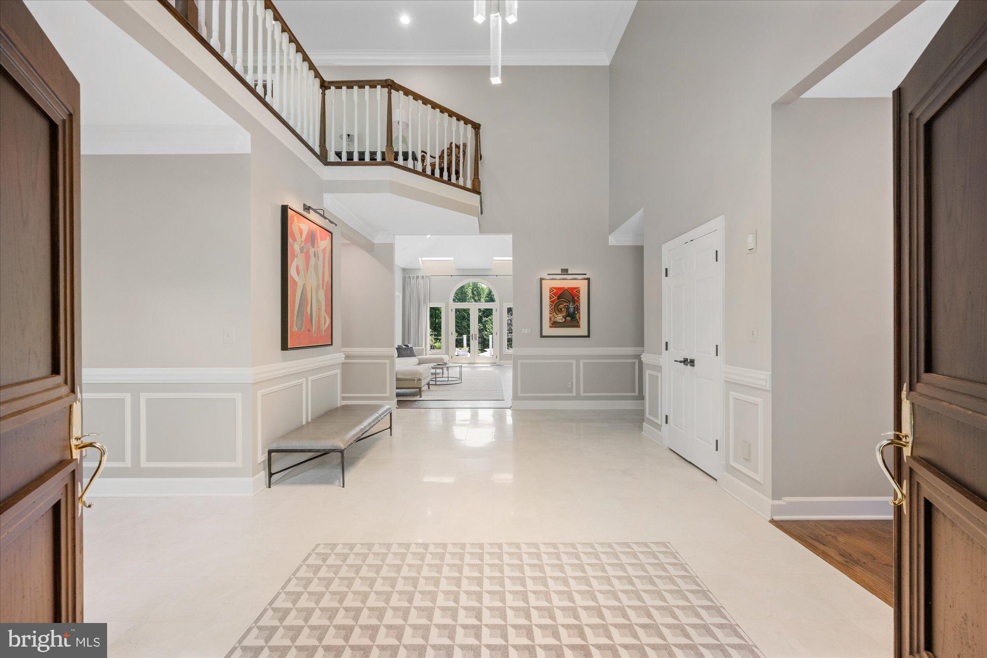 10011 Gary Road Potomac, MD 20854 - Photo 4 of 74 view towards Great Room from front door