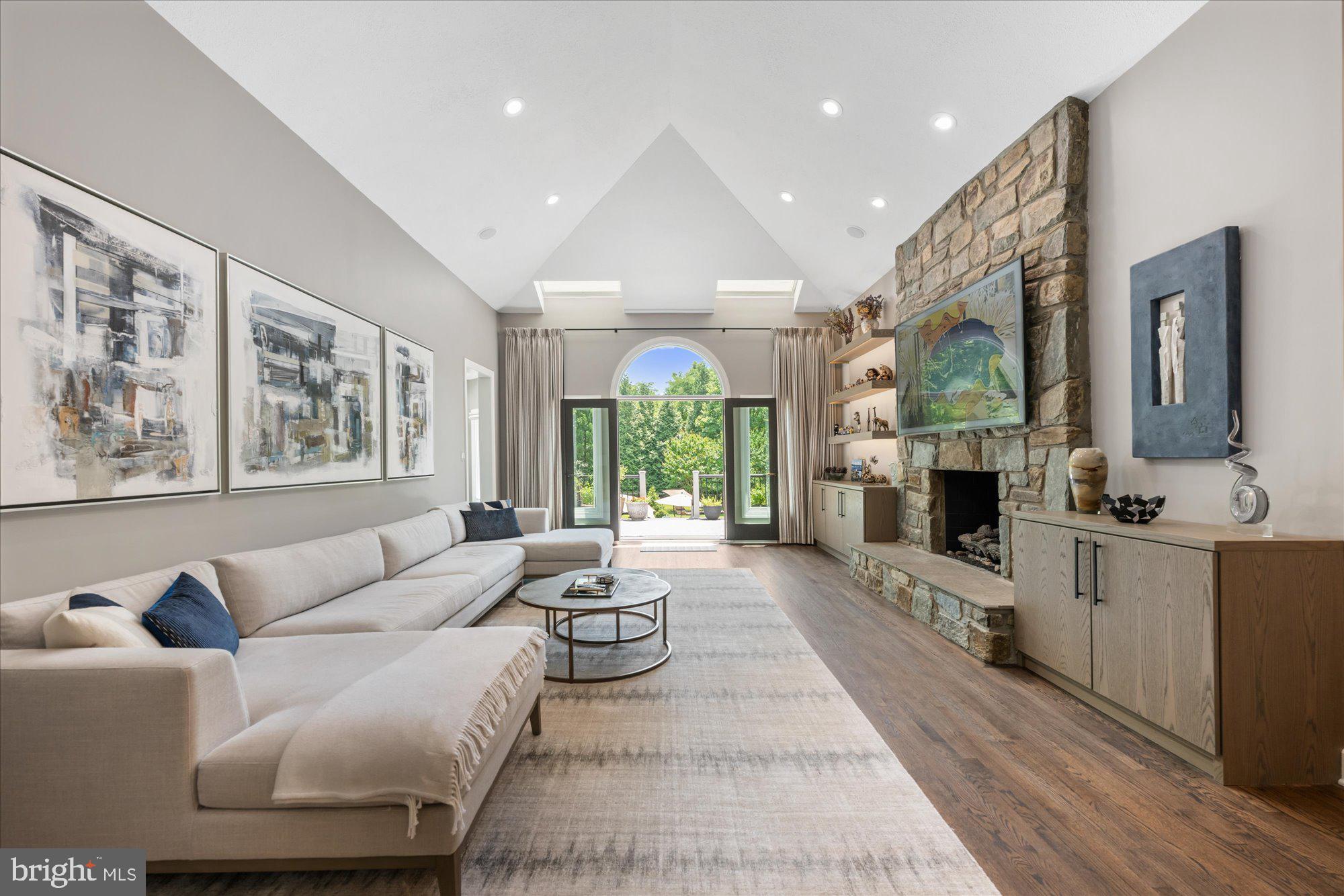 10011 Gary Road Potomac, MD 20854 - Photo 5 of 74 Exquisite Great Room, 15" vaulted ceiling