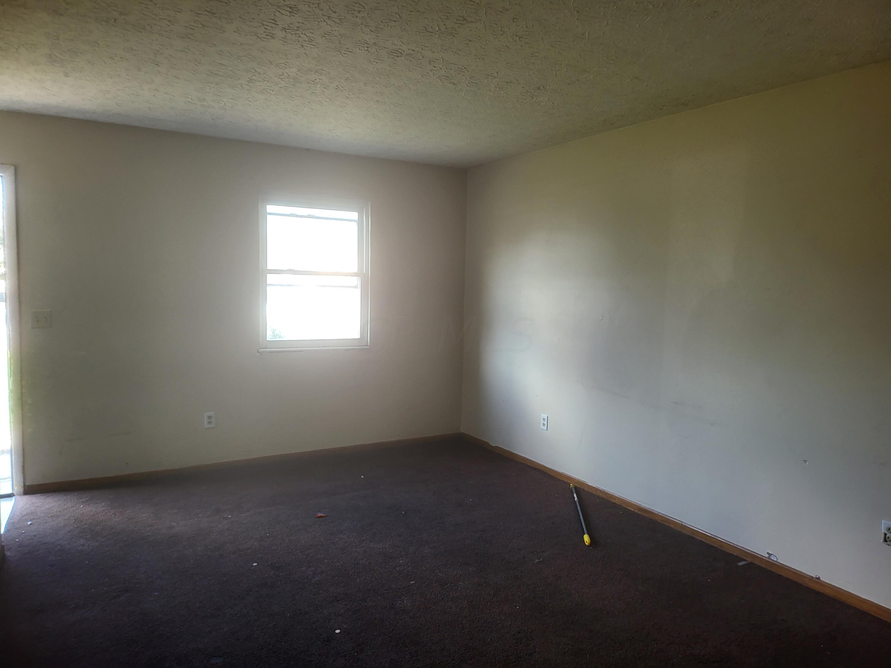 6852-6858 Garden Terrace Road Columbus, OH 43229 - Photo 8 of 27 20221125_120657
