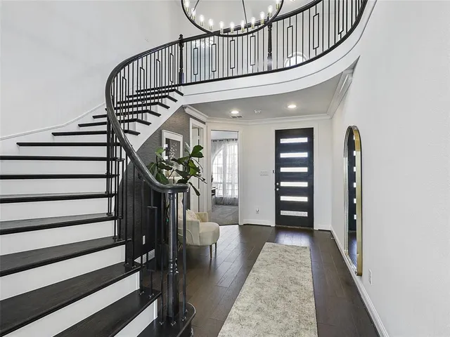 a view of entryway with a front door