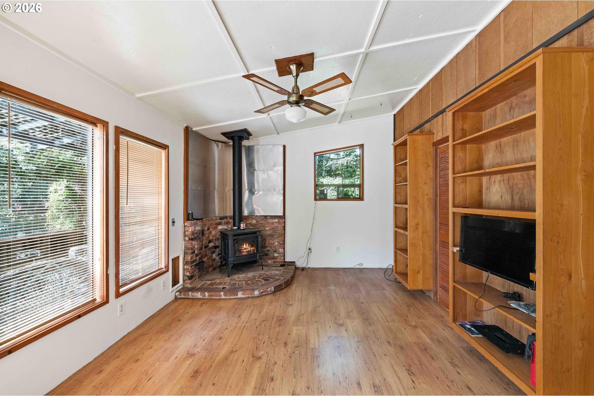 54378 Rosa Road Bandon, OR 97411 - Photo 6 of 34 Living Room
