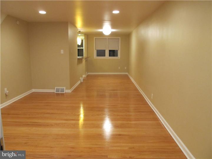 4086 West Ford Road Philadelphia, PA 19131 - Photo 2 of 23 Living Room