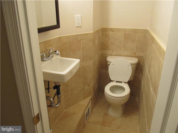 4086 West Ford Road Philadelphia, PA 19131 - Photo 13 of 23 Master Bathroom