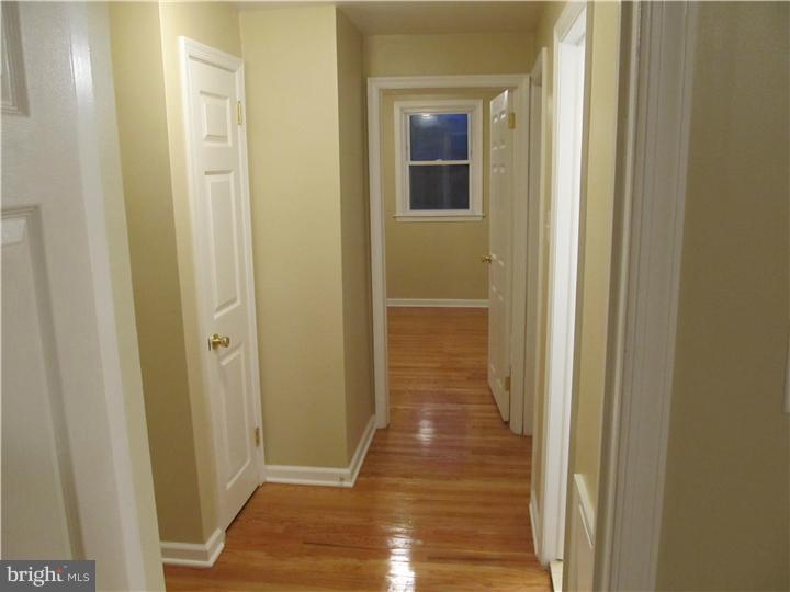 4086 West Ford Road Philadelphia, PA 19131 - Photo 14 of 23 Hallway