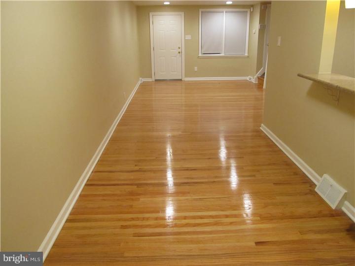 4086 West Ford Road Philadelphia, PA 19131 - Photo 3 of 23 Living Room