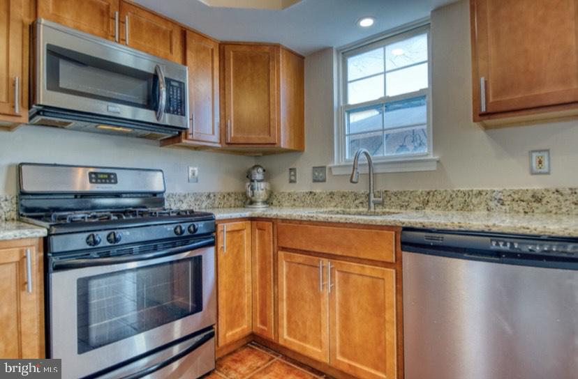 33 Country Club Road Pine Hill, NJ 08021 - Photo 8 of 19 Kitchen