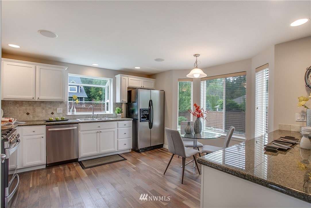 762 Shadow Place Northeast Renton, WA 98059 - Photo 8 of 23