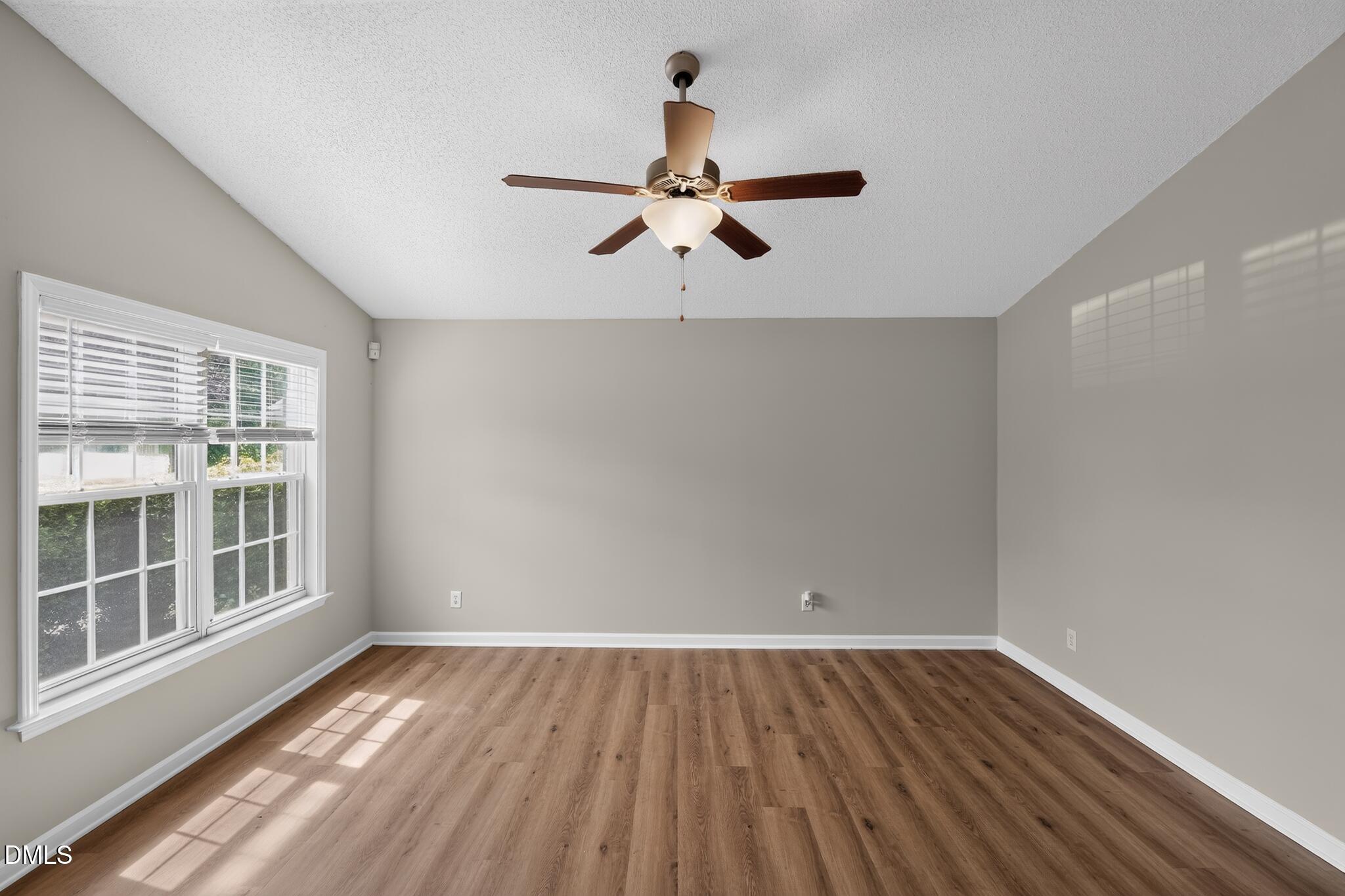 904 Rauhut Street Burlington, NC 27217 - Photo 8 of 38 11_904_Rauhut_St-Living_room-3259