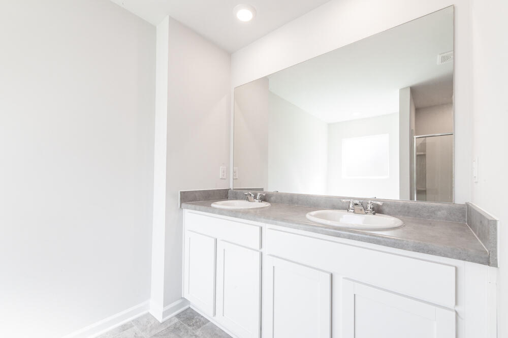 993 Raghorn Road Grovetown, GA 30813 - Photo 9 of 30 Owner's Full Bathroom!
