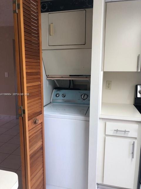 2212 West 74th Street, Unit 10128 Hialeah, FL 33016 - Photo 5 of 12 a utility room with dryer and washer
