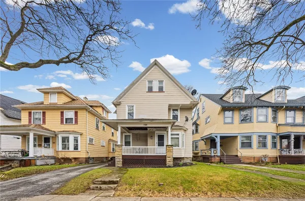 $1,900 | 164 Laburnam Crescent, Rochester, NY 14620