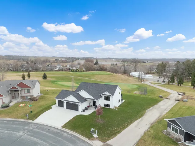 $540,000 | 963 Golfview Avenue, Zumbrota, MN 55992