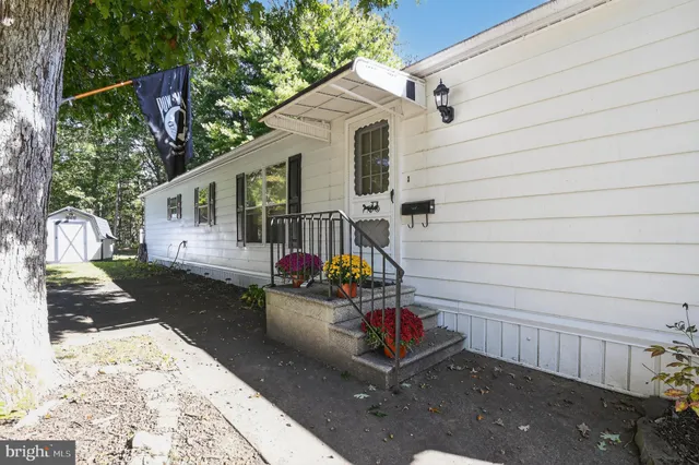 a house with swimming pool in front of it