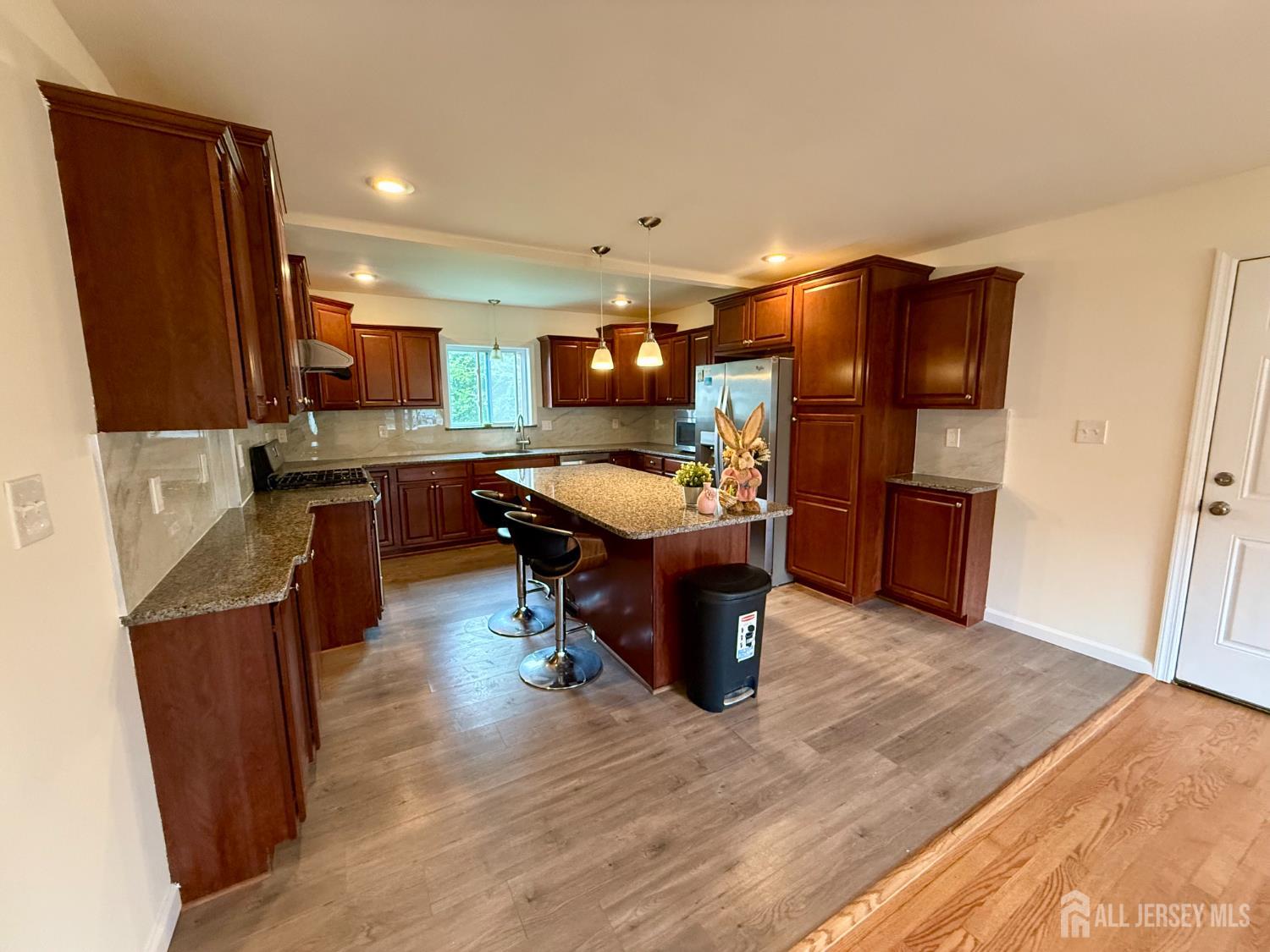 60 Morgan Drive Edison, NJ 08817 - Photo 7 of 39