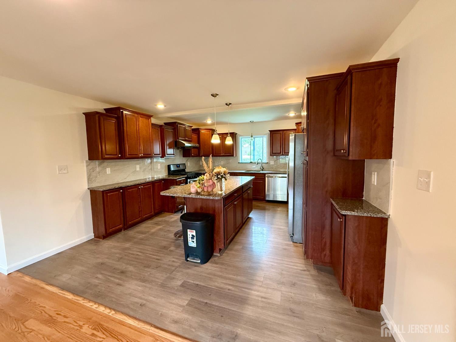 60 Morgan Drive Edison, NJ 08817 - Photo 8 of 39