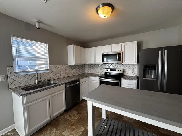 $1,550 | 3921 Village Park Court, Winston-Salem, NC 27127