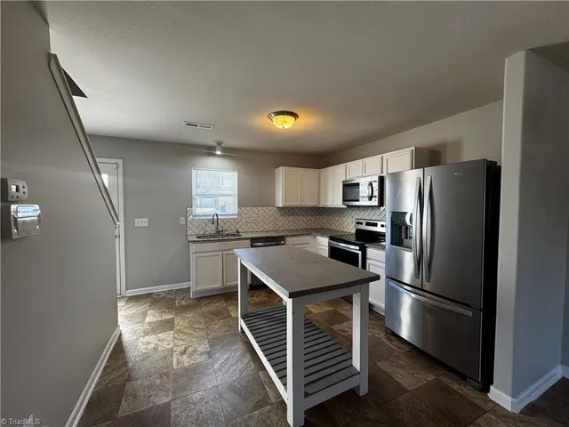 $1,495 | 3921 Village Park Court, Winston-Salem, NC 27127